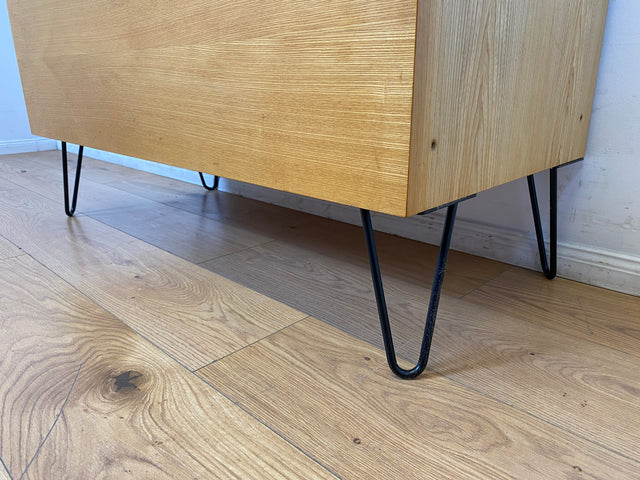 WMK I Kultiges Designer Sideboard 430/61 von Joachim Nebelung für VEB Hellerau in Sen Esche auf neuen Hairpin Metallfüssen