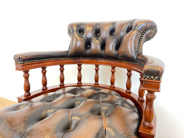 WMK # Stilvoller höhenverstellbarer Englischer Schreibtischstuhl in Viktorianischem Stil in gestepptem Leder # Drehstuhl Drehsessel Ledersessel Chefsessel Captain Chair Bürostuhl Chesterfield Vintage