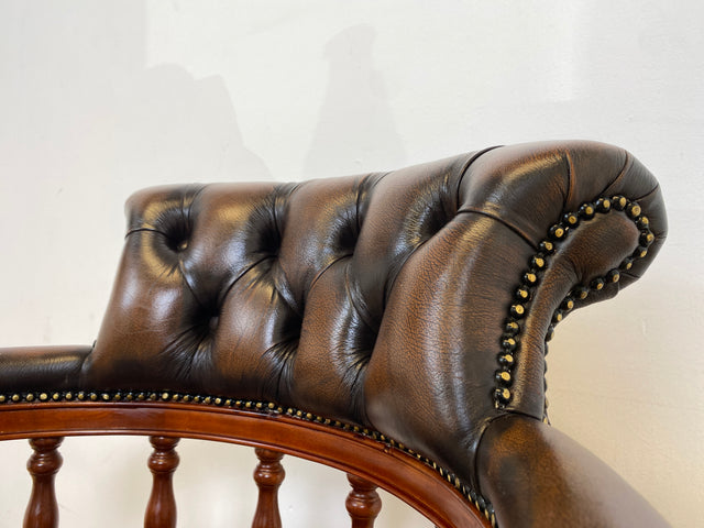 WMK # Stilvoller höhenverstellbarer Englischer Schreibtischstuhl in Viktorianischem Stil in gestepptem Leder # Drehstuhl Drehsessel Ledersessel Chefsessel Captain Chair Bürostuhl Chesterfield Vintage