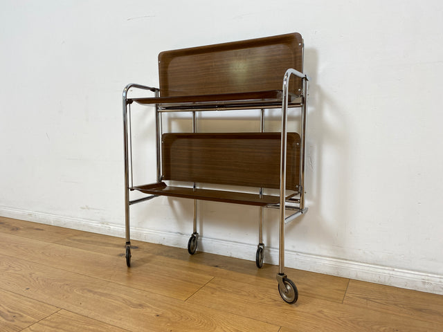 WMK # Kultiger & sehr gut erhaltener faltbarer Servierwagen aus den 1970er Jahren mit Chromgestell und auf Rollen # Barwagen Teewagen Beistelltisch Couchtisch Vintage Industrial Design Space Age