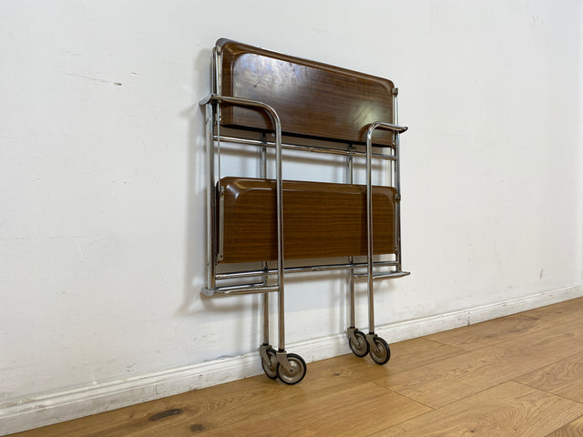 WMK # Kultiger & sehr gut erhaltener faltbarer Servierwagen aus den 1970er Jahren mit Chromgestell und auf Rollen # Barwagen Teewagen Beistelltisch Couchtisch Vintage Industrial Design Space Age