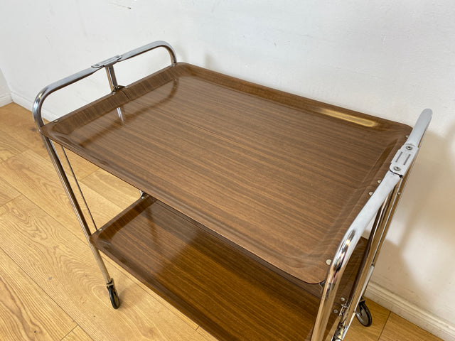 WMK # Kultiger & sehr gut erhaltener faltbarer Servierwagen aus den 1970er Jahren mit Chromgestell und auf Rollen # Barwagen Teewagen Beistelltisch Couchtisch Vintage Industrial Design Space Age
