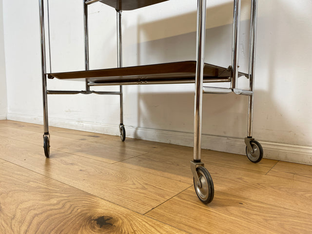 WMK # Kultiger & sehr gut erhaltener faltbarer Servierwagen aus den 1970er Jahren mit Chromgestell und auf Rollen # Barwagen Teewagen Beistelltisch Couchtisch Vintage Industrial Design Space Age