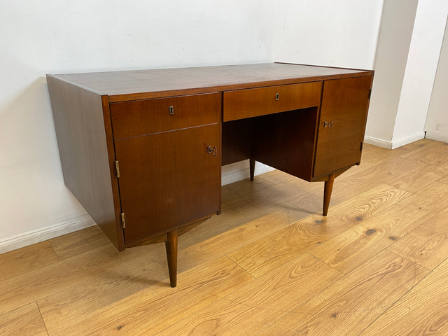 WMK I Stilvoller großer und freistellender Mid-Century Schreibtisch aus 1965 mit Vitrine an der Rückseite I Writing Desk Bürotisch Arbeitstisch Cheftisch 50er 60er DDR Vintage Berlin Dresden Hannover