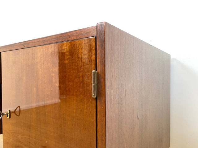 WMK I Stilvoller großer und freistellender Mid-Century Schreibtisch aus 1965 mit Vitrine an der Rückseite I Writing Desk Bürotisch Arbeitstisch Cheftisch 50er 60er DDR Vintage Berlin Dresden Hannover