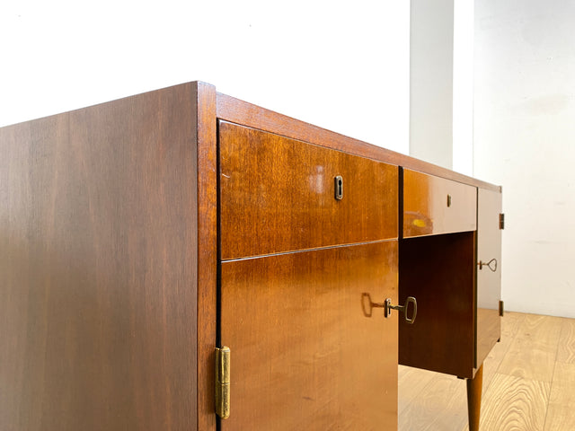 WMK I Stilvoller großer und freistellender Mid-Century Schreibtisch aus 1965 mit Vitrine an der Rückseite I Writing Desk Bürotisch Arbeitstisch Cheftisch 50er 60er DDR Vintage Berlin Dresden Hannover