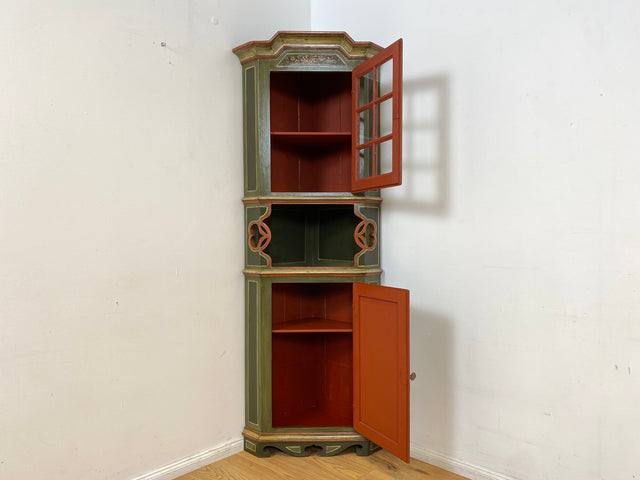 WMK I Wunderschöne grüne historische Eckvitrine, Vollholz, mit Sprossenfenster, floral handbemalt I Vintage Eckschrank Eckkommode Bücherschrank Büchervitrine Bauernschrank Volkskunst Blumen Vintage