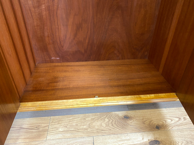 WMK I Raumaufhellender großer Mid-Century Kleiderschrank mit perfekter Aufteilung inkl. Schublade I Schlafzimmerschrank Wäscheschrank Schrank Wardrobe Vintage 50er 60er Berlin Brandenburg Hamburg