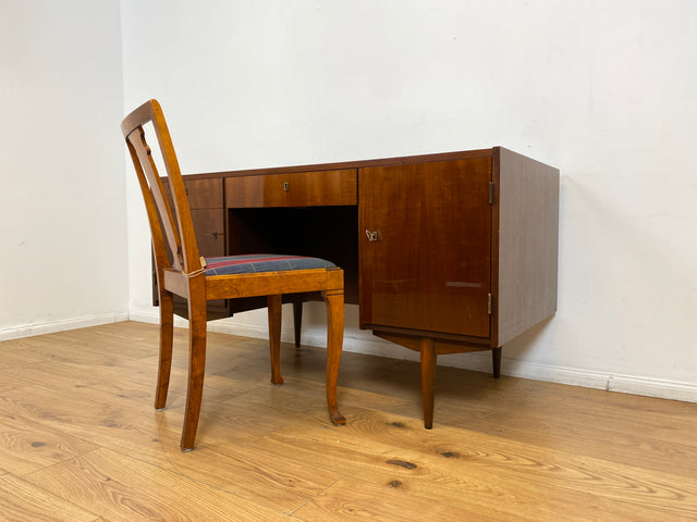 WMK I Stilvoller großer und freistellender Mid-Century Schreibtisch aus 1965 mit Vitrine an der Rückseite I Writing Desk Bürotisch Arbeitstisch Cheftisch 50er 60er DDR Vintage Berlin Dresden Hannover