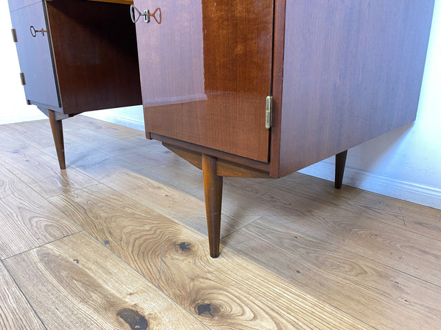 WMK I Stilvoller großer und freistellender Mid-Century Schreibtisch aus 1965 mit Vitrine an der Rückseite I Writing Desk Bürotisch Arbeitstisch Cheftisch 50er 60er DDR Vintage Berlin Dresden Hannover