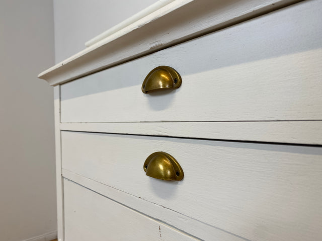 WMK # Elegante große antike Kommode in weiß aus vollem Holz mit geräumigen Schubladen und Messinggriffen, um 1890 # Schrank Schubladenkommode Wäschekommode Highboard Biedermeier Shabby Chic Vintage