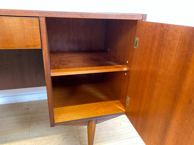 WMK I Stilvoller großer und freistellender Mid-Century Schreibtisch aus 1965 mit Vitrine an der Rückseite I Writing Desk Bürotisch Arbeitstisch Cheftisch 50er 60er DDR Vintage Berlin Dresden Hannover