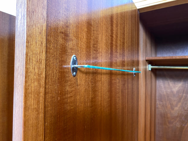WMK I Raumaufhellender großer Mid-Century Kleiderschrank mit perfekter Aufteilung inkl. Schublade I Schlafzimmerschrank Wäscheschrank Schrank Wardrobe Vintage 50er 60er Berlin Brandenburg Hamburg