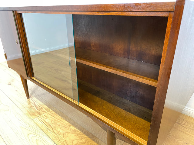 WMK I Stilvoller großer und freistellender Mid-Century Schreibtisch aus 1965 mit Vitrine an der Rückseite I Writing Desk Bürotisch Arbeitstisch Cheftisch 50er 60er DDR Vintage Berlin Dresden Hannover