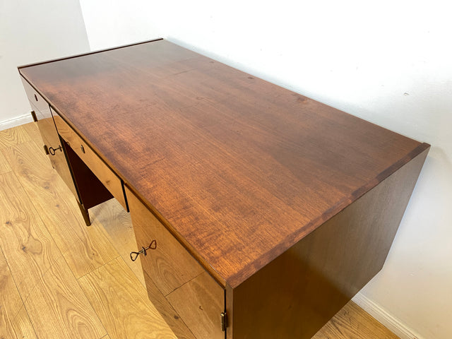 WMK I Stilvoller großer und freistellender Mid-Century Schreibtisch aus 1965 mit Vitrine an der Rückseite I Writing Desk Bürotisch Arbeitstisch Cheftisch 50er 60er DDR Vintage Berlin Dresden Hannover