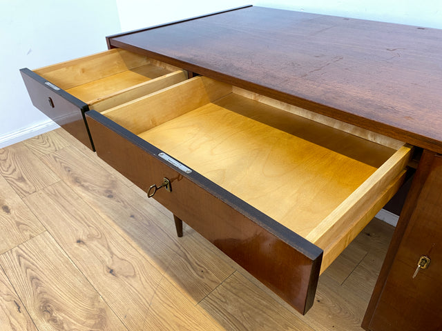 WMK I Stilvoller großer und freistellender Mid-Century Schreibtisch aus 1965 mit Vitrine an der Rückseite I Writing Desk Bürotisch Arbeitstisch Cheftisch 50er 60er DDR Vintage Berlin Dresden Hannover