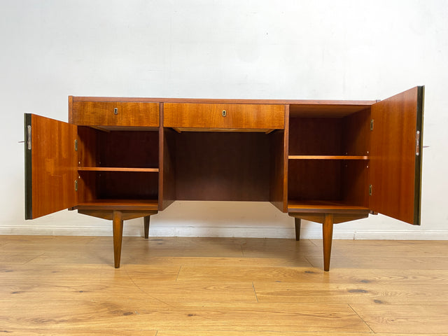 WMK I Stilvoller großer und freistellender Mid-Century Schreibtisch aus 1965 mit Vitrine an der Rückseite I Writing Desk Bürotisch Arbeitstisch Cheftisch 50er 60er DDR Vintage Berlin Dresden Hannover