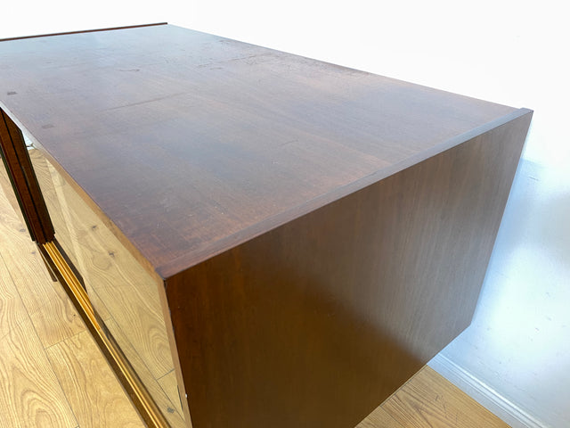 WMK I Stilvoller großer und freistellender Mid-Century Schreibtisch aus 1965 mit Vitrine an der Rückseite I Writing Desk Bürotisch Arbeitstisch Cheftisch 50er 60er DDR Vintage Berlin Dresden Hannover