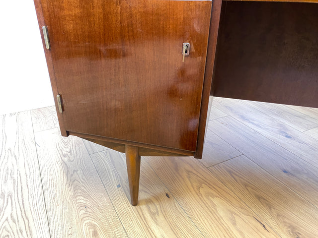 WMK I Stilvoller großer und freistellender Mid-Century Schreibtisch aus 1965 mit Vitrine an der Rückseite I Writing Desk Bürotisch Arbeitstisch Cheftisch 50er 60er DDR Vintage Berlin Dresden Hannover