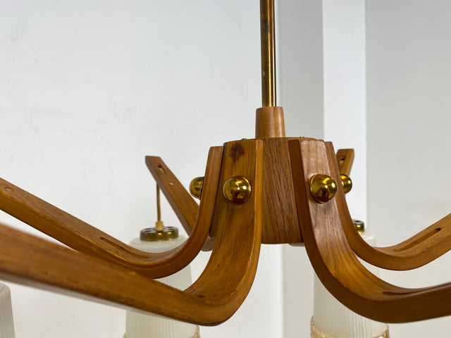 WMK # Stilvoller und sehr gut erhaltener großer Mid-Century Kronleuchter im skandinavischen Stil aus Opalglas & Teakholz # Lampe Deckenlampe Deckenleuchte Hängelampe Pendelleuchte Lüster Vintage DDR