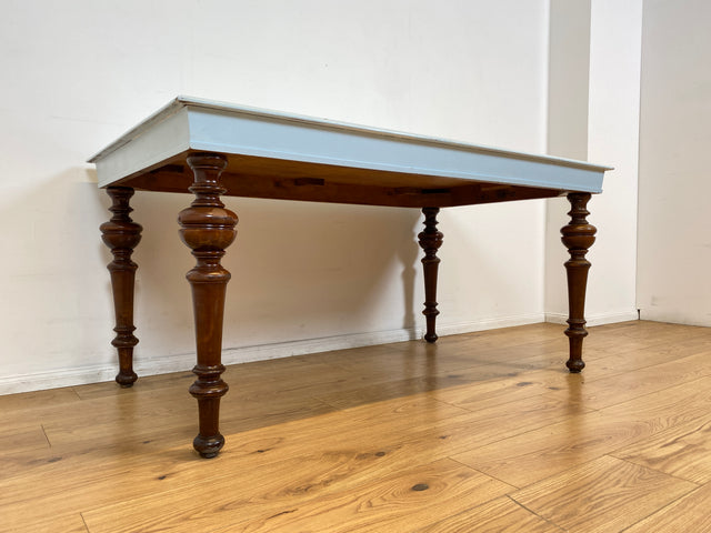 WMK I Imposanter Gründerzeit Esstisch , Vollholz, mit hellblau lackierter Tischplatte & gedrechselten Beinen I großer Esszimmertisch Tisch Tafel Dining Table Schreibtisch Antik Vintage Berlin NRW Bonn