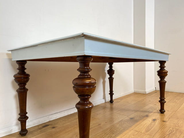 WMK I Imposanter Gründerzeit Esstisch , Vollholz, mit hellblau lackierter Tischplatte & gedrechselten Beinen I großer Esszimmertisch Tisch Tafel Dining Table Schreibtisch Antik Vintage Berlin NRW Bonn