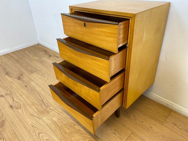 WMK I Hübsche helle Mid-Century Kommode mit Schubladen und formschönen Holzgriffen I Schubladenkommode Wäschekommode Flurkommode Drawer Chest Schrank Sideboard Vintage 50er 60er Berlin Hamburg Bochum