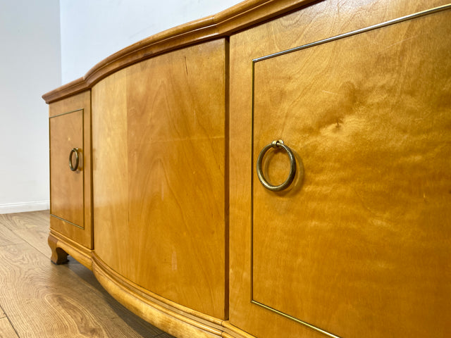 WMK I Formschönes helles Mid-Century Sideboard aus vollem Holz mit Schubladen, abnehmbarer Glasauflage und Messingbeschlag I Kommode Schrank Wäschekommode TV Lowboard Vintage 60er Berlin Passau Bremen
