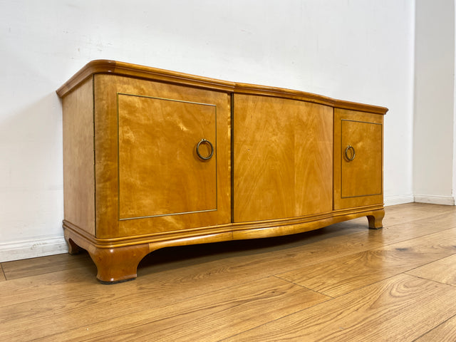 WMK I Formschönes helles Mid-Century Sideboard aus vollem Holz mit Schubladen, abnehmbarer Glasauflage und Messingbeschlag I Kommode Schrank Wäschekommode TV Lowboard Vintage 60er Berlin Passau Bremen