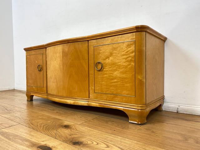 WMK I Formschönes helles Mid-Century Sideboard aus vollem Holz mit Schubladen, abnehmbarer Glasauflage und Messingbeschlag I Kommode Schrank Wäschekommode TV Lowboard Vintage 60er Berlin Passau Bremen
