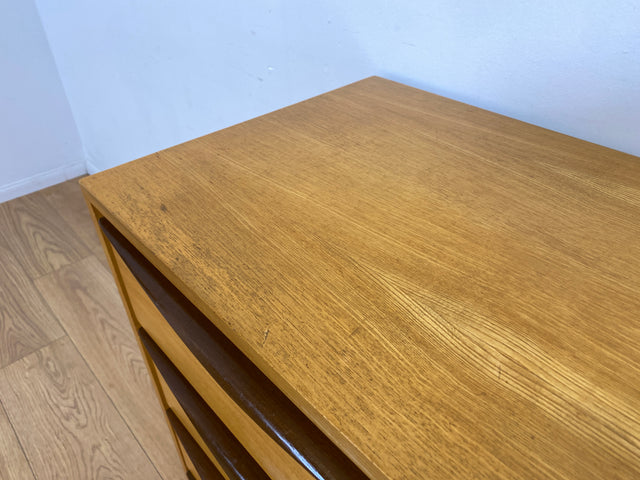 WMK I Hübsche helle Mid-Century Kommode mit Schubladen und formschönen Holzgriffen I Schubladenkommode Wäschekommode Flurkommode Drawer Chest Schrank Sideboard Vintage 50er 60er Berlin Hamburg Bochum