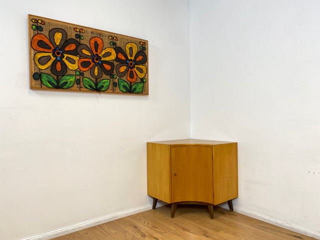 WMK I Formschöne helle Mid-Century Eckkommode mit zeittypischen konischen Füßen I Eckschrank Kommode Sideboard Wäschekommode Barkommode Chest Schrank Vintage 50er 60er München Wolfsburg Magdeburg Köln