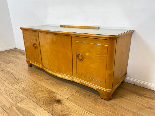 WMK I Formschönes helles Mid-Century Sideboard aus vollem Holz mit Schubladen, abnehmbarer Glasauflage und Messingbeschlag I Kommode Schrank Wäschekommode TV Lowboard Vintage 60er Berlin Passau Bremen