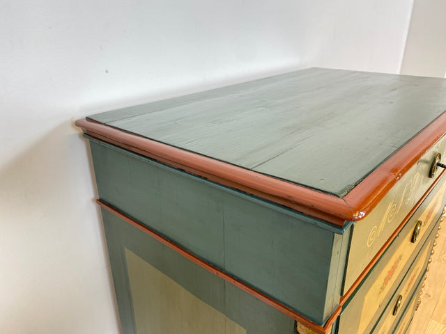 WMK I Anno 1867 I Historischer Hochschrank, Vollholz handbemalt, mit Schubladen & Baluster-Säulen I Schrank Bauernschrank Bauernkommode Highboard Kommode kein Voglauer Biedermeier Antik Vintage Berlin