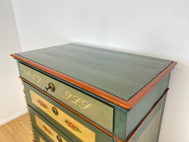 WMK I Anno 1867 I Historischer Hochschrank, Vollholz handbemalt, mit Schubladen & Baluster-Säulen I Schrank Bauernschrank Bauernkommode Highboard Kommode kein Voglauer Biedermeier Antik Vintage Berlin