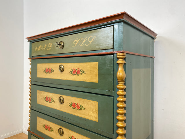 WMK I Anno 1867 I Historischer Hochschrank, Vollholz handbemalt, mit Schubladen & Baluster-Säulen I Schrank Bauernschrank Bauernkommode Highboard Kommode kein Voglauer Biedermeier Antik Vintage Berlin