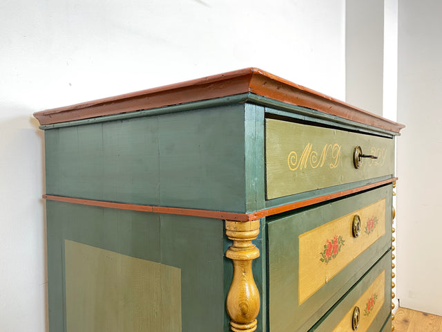 WMK I Anno 1867 I Historischer Hochschrank, Vollholz handbemalt, mit Schubladen & Baluster-Säulen I Schrank Bauernschrank Bauernkommode Highboard Kommode kein Voglauer Biedermeier Antik Vintage Berlin