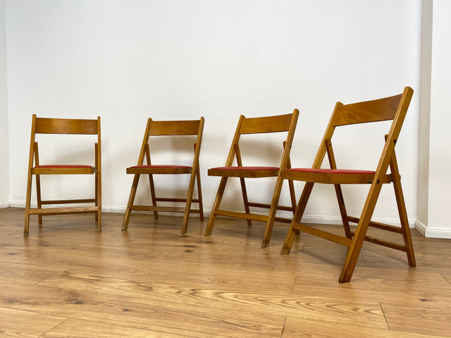 WMK # 1/5 Stilvoller, bequemer und stabiler skandinavischer Mid-Century Klappstuhl mit rotem Kunstlederbezug, stapelbar # Stapelstuhl Stuhl Holzstuhl Küchenstuhl Balkonstuhl Schulstuhl Vintage 60er