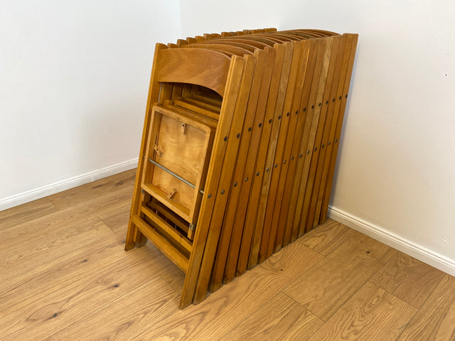 WMK # 1/5 Stilvoller, bequemer und stabiler skandinavischer Mid-Century Klappstuhl mit rotem Kunstlederbezug, stapelbar # Stapelstuhl Stuhl Holzstuhl Küchenstuhl Balkonstuhl Schulstuhl Vintage 60er