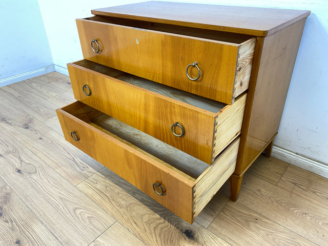 WMK Sehr schöne und gut erhaltene skandinavische Kommode aus vollem Holz mit Schubladen und hübschen Messinggriffen # Schrank Schubladenkommode Wäschekommode Sideboard Vintage Mid-Century 50er 60er