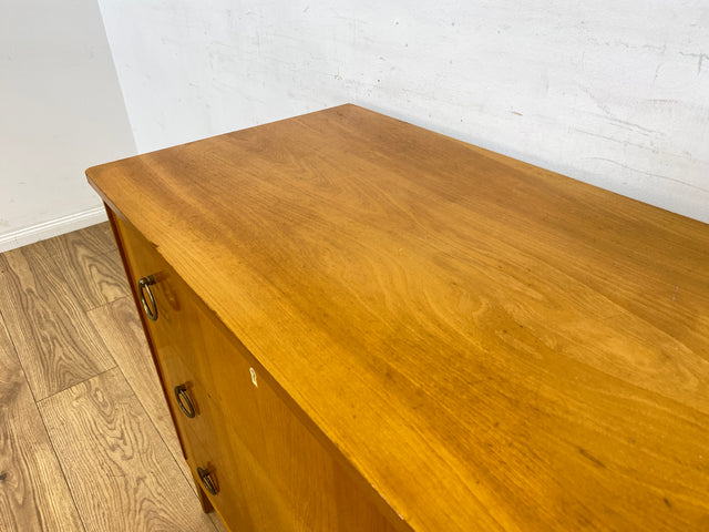 WMK Sehr schöne und gut erhaltene skandinavische Kommode aus vollem Holz mit Schubladen und hübschen Messinggriffen # Schrank Schubladenkommode Wäschekommode Sideboard Vintage Mid-Century 50er 60er