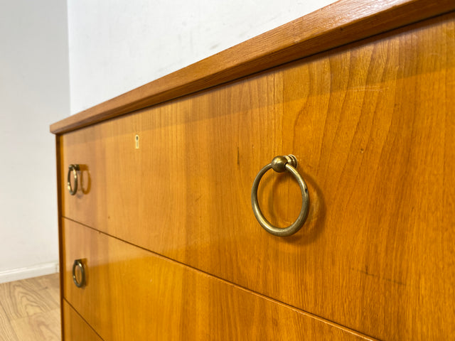 WMK Sehr schöne und gut erhaltene skandinavische Kommode aus vollem Holz mit Schubladen und hübschen Messinggriffen # Schrank Schubladenkommode Wäschekommode Sideboard Vintage Mid-Century 50er 60er