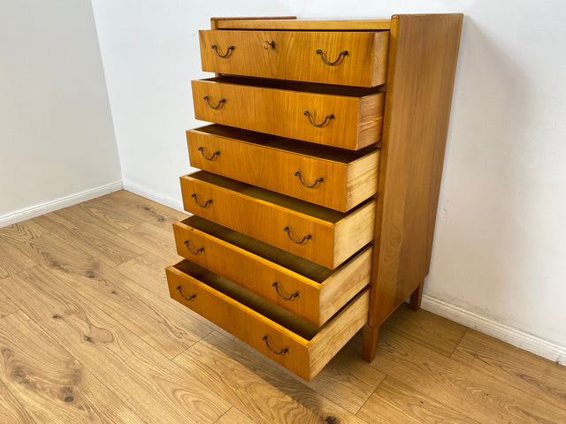 WMK Stilvolle und sehr gut erhaltene hohe skandinavische Mid-Century Kommode aus vollem Holz mit Schubladen & Messinggriffen # Schrank Highboard Sideboard Schubladenkommode Wäschekommode Chest Vintage