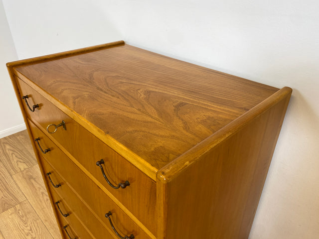 WMK Stilvolle und sehr gut erhaltene hohe skandinavische Mid-Century Kommode aus vollem Holz mit Schubladen & Messinggriffen # Schrank Highboard Sideboard Schubladenkommode Wäschekommode Chest Vintage