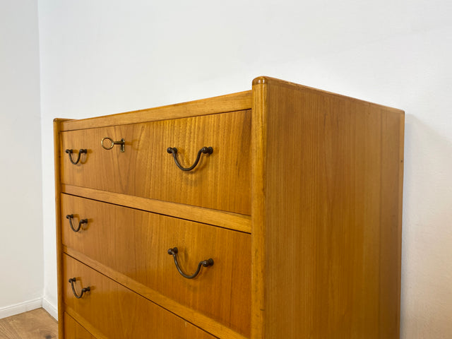 WMK Stilvolle und sehr gut erhaltene hohe skandinavische Mid-Century Kommode aus vollem Holz mit Schubladen & Messinggriffen # Schrank Highboard Sideboard Schubladenkommode Wäschekommode Chest Vintage