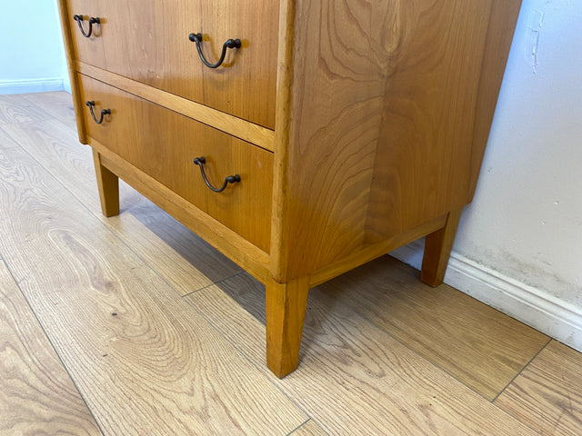 WMK Stilvolle und sehr gut erhaltene hohe skandinavische Mid-Century Kommode aus vollem Holz mit Schubladen & Messinggriffen # Schrank Highboard Sideboard Schubladenkommode Wäschekommode Chest Vintage