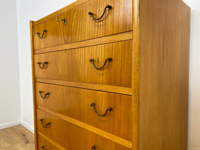 WMK Stilvolle und sehr gut erhaltene hohe skandinavische Mid-Century Kommode aus vollem Holz mit Schubladen & Messinggriffen # Schrank Highboard Sideboard Schubladenkommode Wäschekommode Chest Vintage