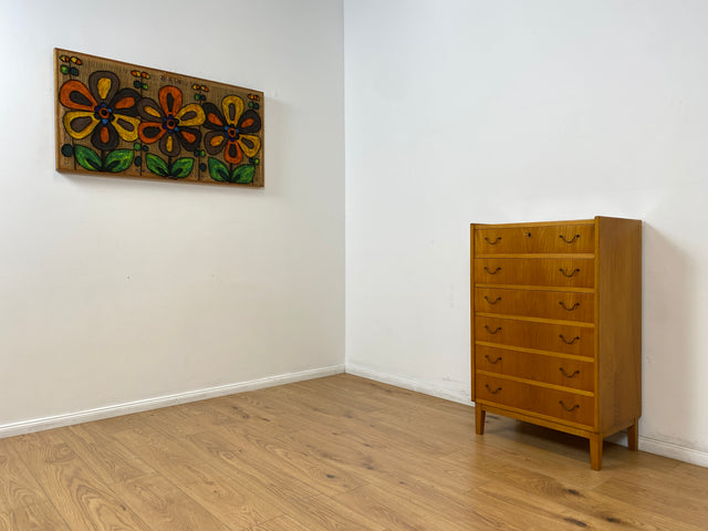 WMK Stilvolle und sehr gut erhaltene hohe skandinavische Mid-Century Kommode aus vollem Holz mit Schubladen & Messinggriffen # Schrank Highboard Sideboard Schubladenkommode Wäschekommode Chest Vintage