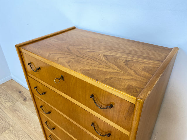 WMK Stilvolle und sehr gut erhaltene hohe skandinavische Mid-Century Kommode aus vollem Holz mit Schubladen & Messinggriffen # Schrank Highboard Sideboard Schubladenkommode Wäschekommode Chest Vintage