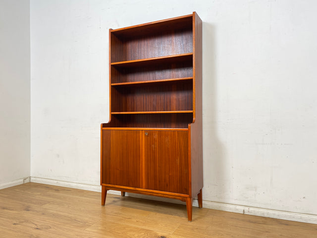 WMK Stilvoller und gut erhaltener skandinavischer Mid-Century Bücherschrank aus vollem Holz mit verstellbaren Regalböden # Bücherregal Regal Highboard Kommode Geschirrschrank Sideboard Vintage 60er